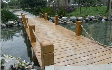 防腐木橋